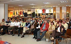 Etwa 150 Zuhrer waren der Einladung gefolgt