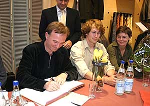 Der obligatorische Eintrag in das "Goldene Buch" der Stadt Mitterteich